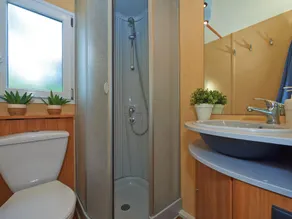Sunny Chalet in Baia Domizia - Image 4