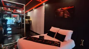 love room mes petits secrets miniac morvan avec jacuzzi privatif - Image 2