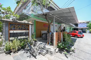 RedDoorz at De'balcon Accomodation Kuta Bali - Image 4