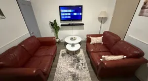 Cowper St - Modern 3 Bedroom House - For Families - Contractors - Tourist - Amazon Prime - Image 4