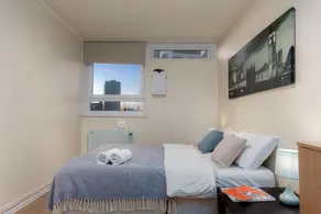 QUEENSLAND HOUSE - DELUXE GUEST ROOM - Image 5