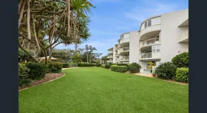 Absolute Beachfront Apartment, Kawana Beach Escape - Image 4