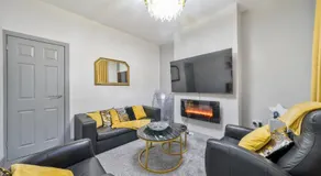 Contractor-friendly Home in Stoke with Free Parking - Image 3