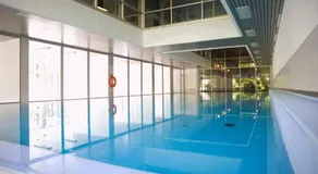 Modern 2 bedroom apartment with pool and gym - Image 4