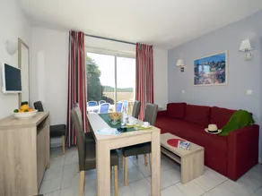 Cozy Apartment with Terrace - Image 4