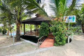 Hotel dan Gazebo Syariah Pinggir Kali Prigen RedPartner - Image 4