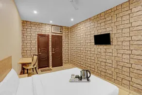 OYO Townhouse 786 Hotel Urban Stay - Image 2
