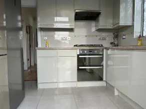 Lovely 2-Bedroom Bungalow, Northolt London R44 - Image 4