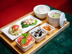 Radisson RED Shanghai Wujiaochang Hotel - Image 3