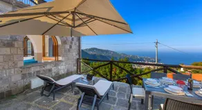 Villa Sirentum Seaview Pool & Spa - Image 4