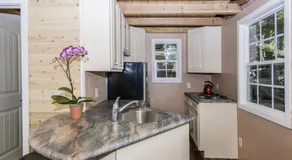 Bugsy's Mountain Retreat - Tiny House in the Trees - Image 5