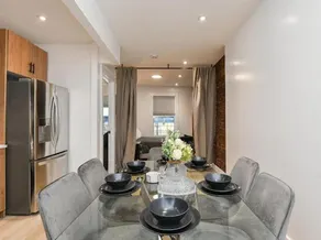 Modern Chic 3BR-Heart of FiDi Seaport - Image 2