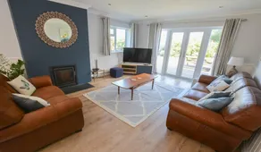 Ladywell Sleeps 12Hot Tub Pool Table Pizza Oven - Image 3