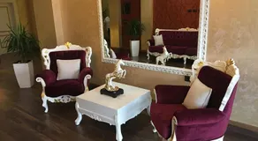 Hotel Deluxe - Image 5