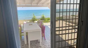 Seafront Beach House - Image 3