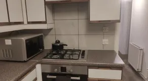 Spacious Comfortable 4 Bedroom House - Image 4
