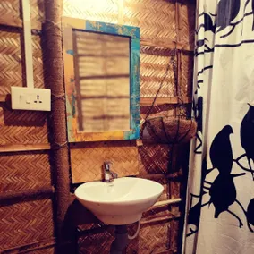 Noah's Ark- Riverfront Boat House Cottage - Image 4