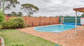 Adorable-secure 3 bedroom holiday home with Pool around the corner from The Miners Rest. - Image 3