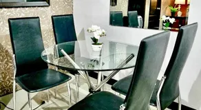 Super Cute Hampton Suites - Image 4