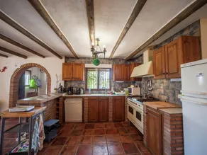 Spacious cottage with private pool and beautiful views of mountains and sea - Image 2