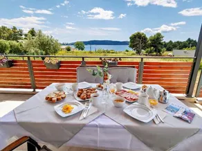 Elegant Holiday House 3D by the Sea with pool and included breakfast - Image 5