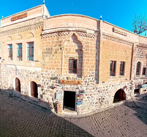 Mons Masius Hotel Teras - Image 3