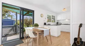 Bonnyvale Beach Shack- Pet friendly, walk to the beach! - Image 3