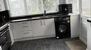 Stylish 4BR Home - Sleeps 7 - Parking & WiFi - Image 5