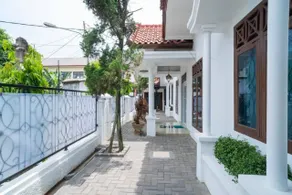RedDoorz near Bundaran Ciceri - Image 3