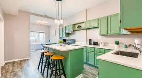 Logan Sq 4BR - Free Parking - Near Nightlife & DT - Image 2