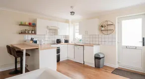 Ely Stays Flat 1 Stylish City Centre Apartment - Image 3