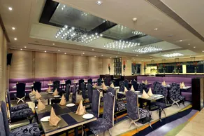 Hotel The Cove - Image 2