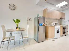 Posh Studio Apartments - Image 4
