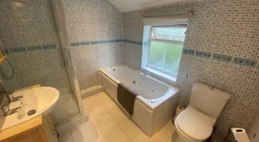 Nice 3 Bedroom House Ealing - Image 2
