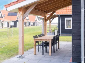 Luxurious Holiday Home With Parking - Image 4