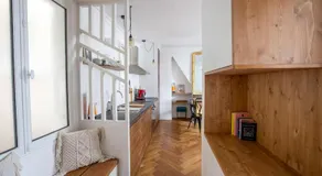 Appartement contemporain rénové dans le centre de Paris - Image 2