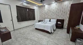 Crown Suites - Image 2