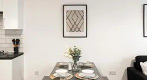 1Bed Gem Central Bletchley Perfect for Contractors - Image 5