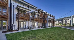 Downtown Modern Luxury - Great location - Image 3