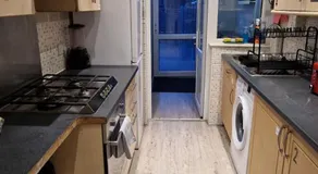 Rowan Crescent's Luxury Stay-In 3 - Image 5