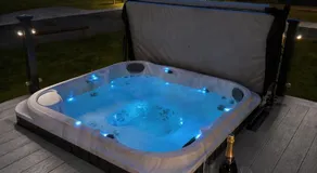 Casa Di Lusso - Stylish Hot Tub Lodge - Lincolnshire Retreat - Image 4