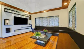 Breeze Mansion With Mountain View - Image 2