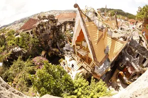 Crazy House - Image 4