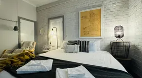 Entire Townhouse in Heart of Echuca's Port CBD - Treehouse Hideouts - 15 guest capacity - Image 2