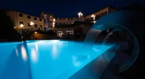 Falcon Hotel - Image 3