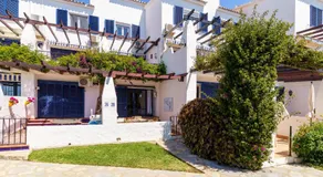 Charming Apartment with Sea Views - Image 4