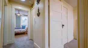 Bos Cozy Victorian Top Floor Duplex Unit with Puget Sound views - Image 5