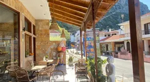 Costas Inn - Image 5