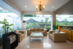 Royal Park Hotel - Image 2