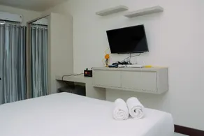 Comfy Studio Cinere Resort Apartment By Travelio - Image 2